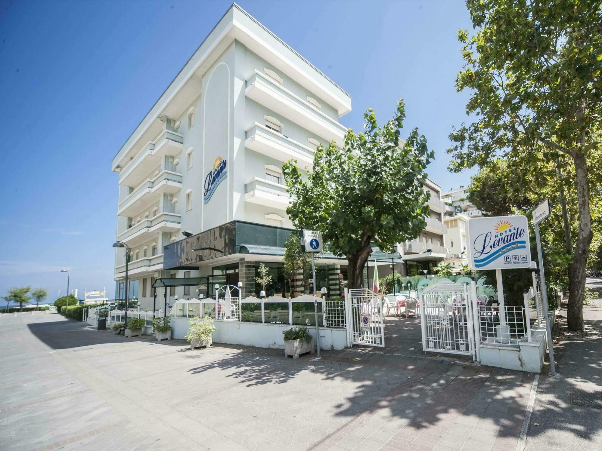 Levante 4*